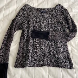 Black sweater American eagle size small.